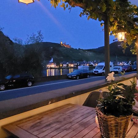 Gaestehaus Burgberg, Weinhaus Fries Kattenes Buitenkant foto