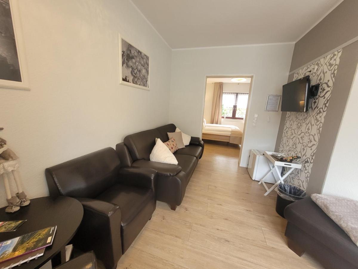 Gaestehaus Burgberg, Weinhaus Fries Kattenes Buitenkant foto