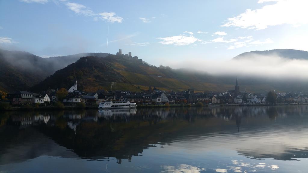 Gaestehaus Burgberg, Weinhaus Fries Kattenes Buitenkant foto