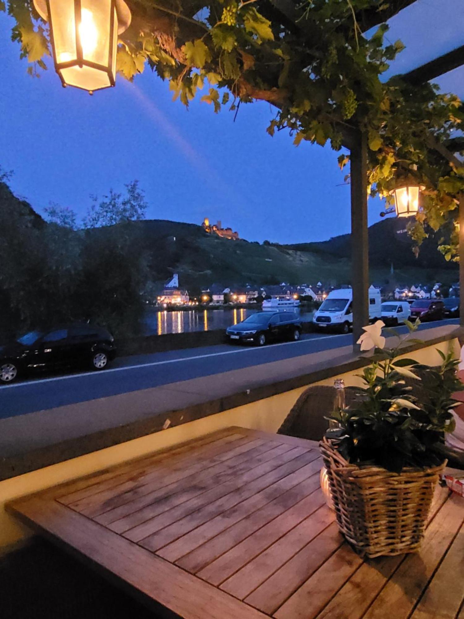Gaestehaus Burgberg, Weinhaus Fries Kattenes Buitenkant foto