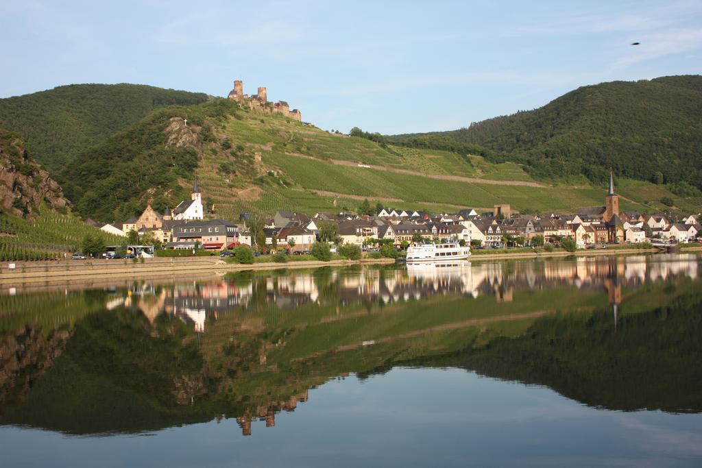 Gaestehaus Burgberg, Weinhaus Fries Kattenes Buitenkant foto