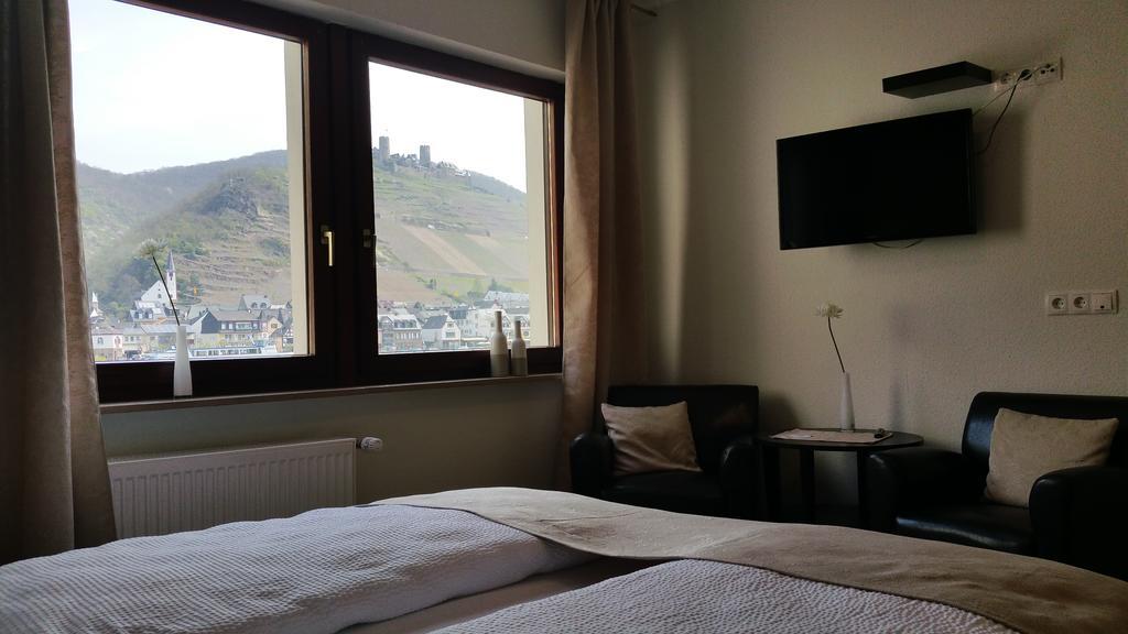 Gaestehaus Burgberg, Weinhaus Fries Kattenes Buitenkant foto