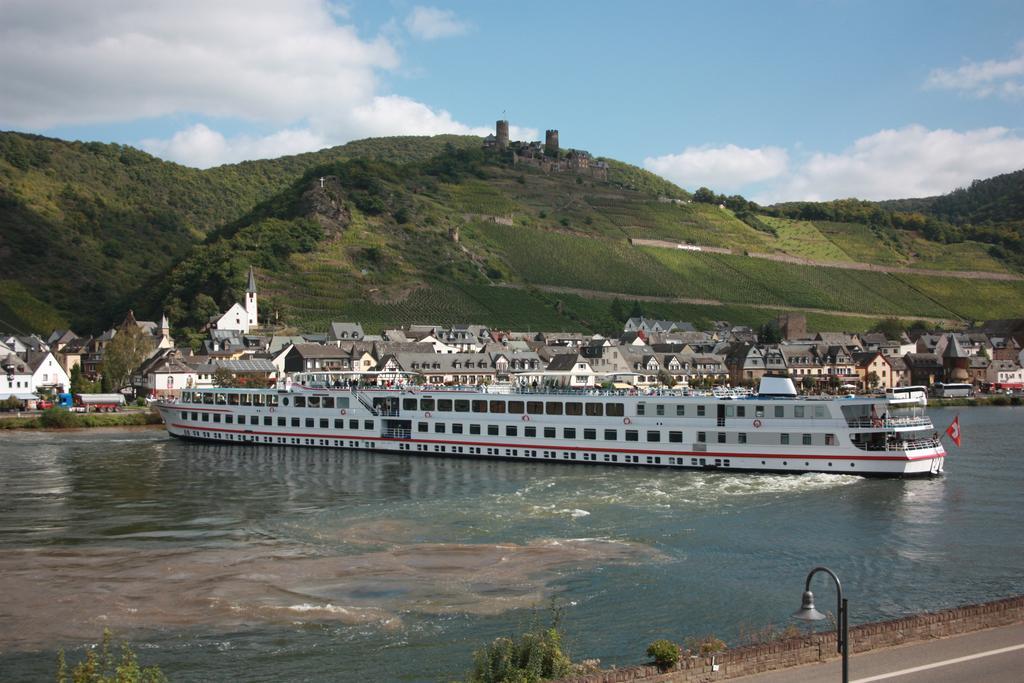 Gaestehaus Burgberg, Weinhaus Fries Kattenes Buitenkant foto
