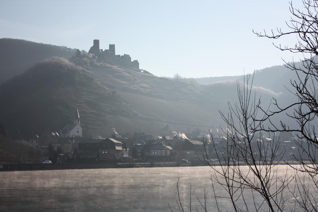 Gaestehaus Burgberg, Weinhaus Fries Kattenes Buitenkant foto