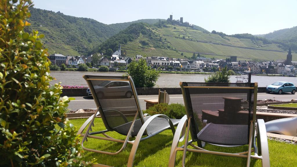 Gaestehaus Burgberg, Weinhaus Fries Kattenes Buitenkant foto
