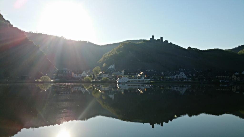 Gaestehaus Burgberg, Weinhaus Fries Kattenes Buitenkant foto