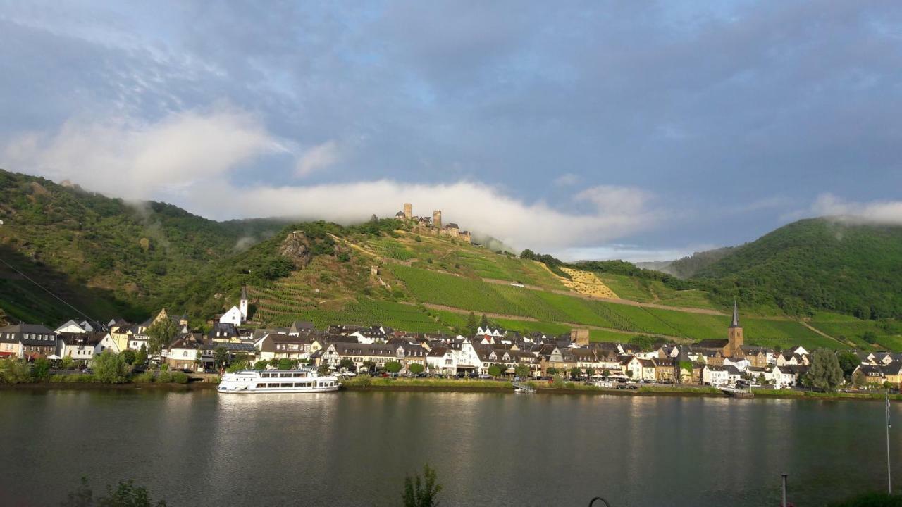 Gaestehaus Burgberg, Weinhaus Fries Kattenes Buitenkant foto