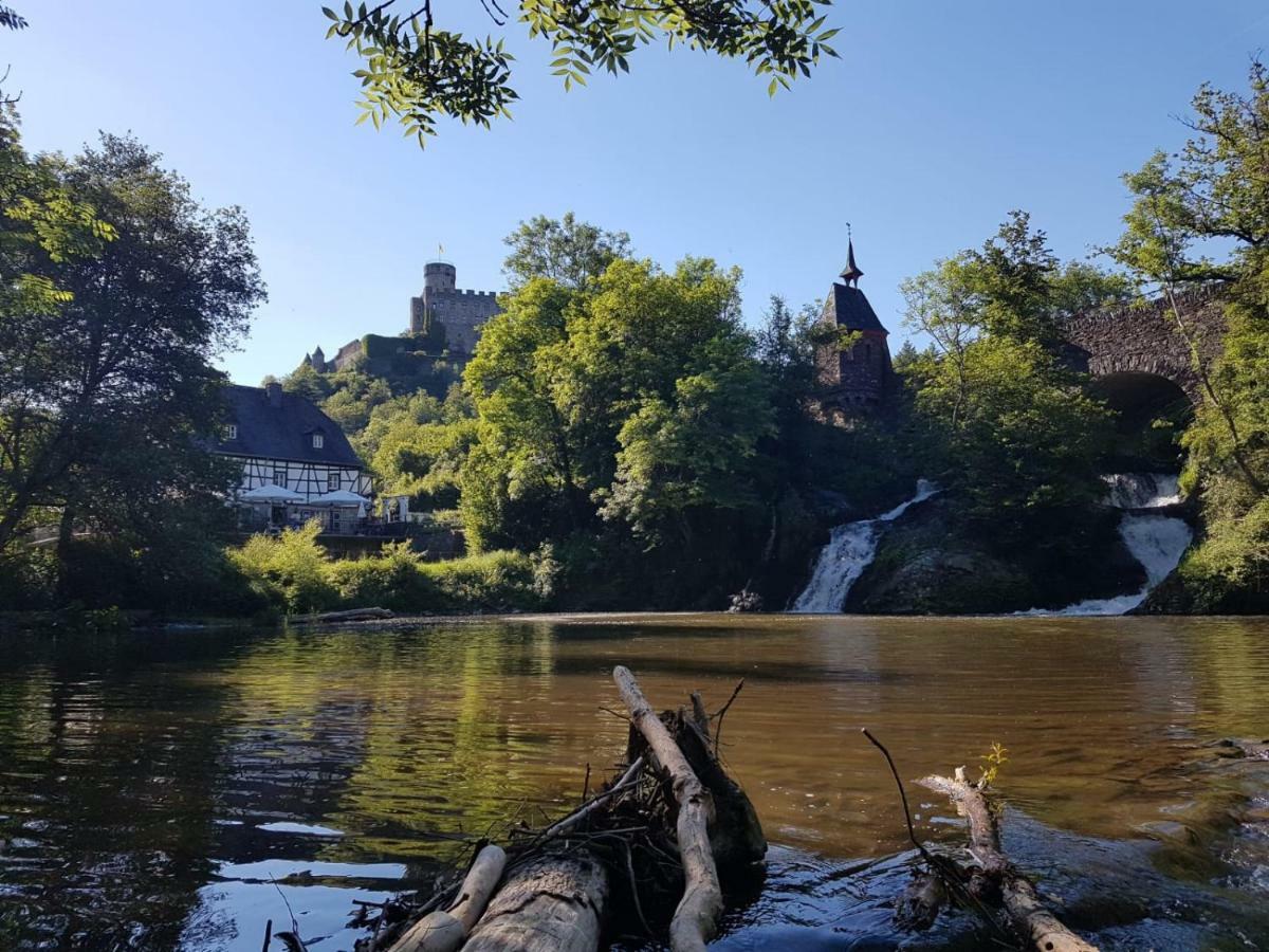 Gaestehaus Burgberg, Weinhaus Fries Kattenes Buitenkant foto