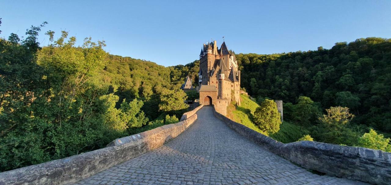 Gaestehaus Burgberg, Weinhaus Fries Kattenes Buitenkant foto