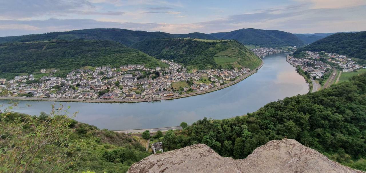 Gaestehaus Burgberg, Weinhaus Fries Kattenes Buitenkant foto